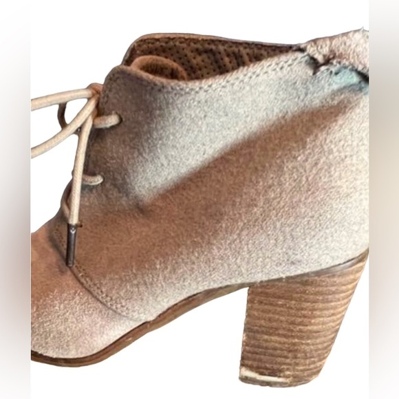 Toms Tan Block Heel Ankle Bootie Boots Size 8 ties Vegan Suede Heeled Beige - Picture 7 of 9
